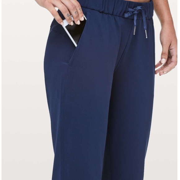 Lululemon On The Fly Travel Drawstring 7/8th Crop Pants Joggers Navy Blue - Picture 3 of 10